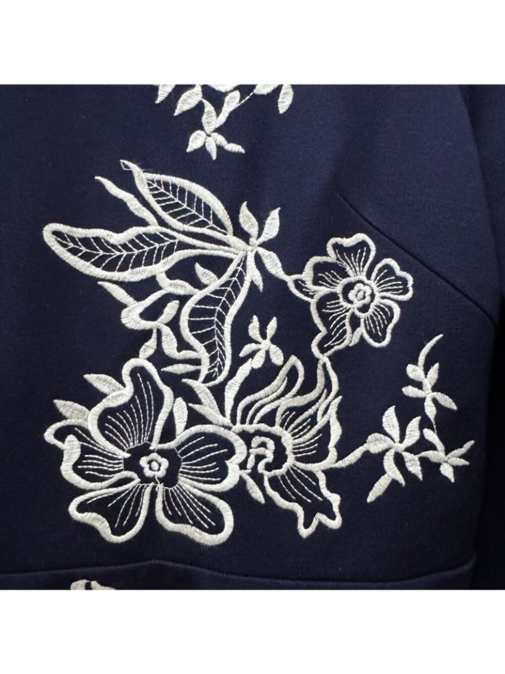 Women’s Navy Embroidered Floral Fit & Flare Dress Lace Back Size M Long Sleeve - Picture 4 of 9